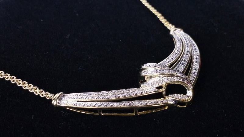 lot 183 image: Diamond Necklace