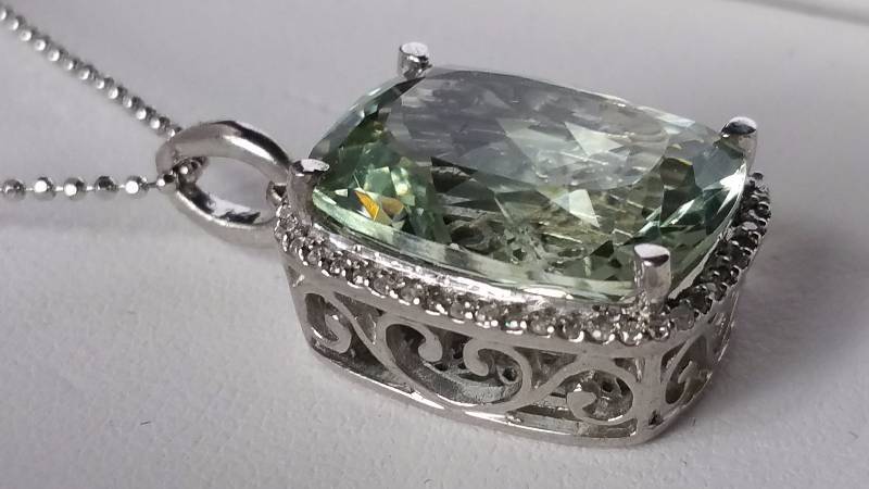lot 187 image: Green Sapphire Necklace
