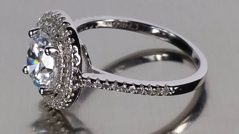 lot 190 image: White Topaz Ring