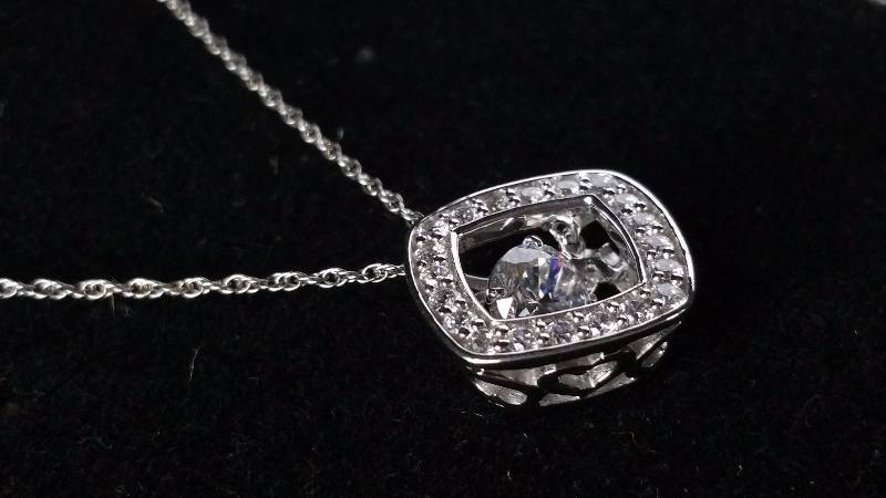 lot 191 image: White Topaz Illusion Necklace