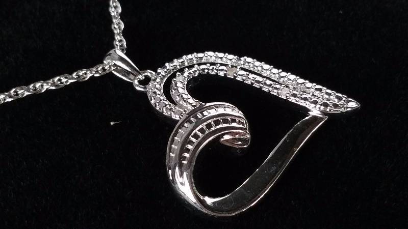 lot 193 image: Diamond Necklace