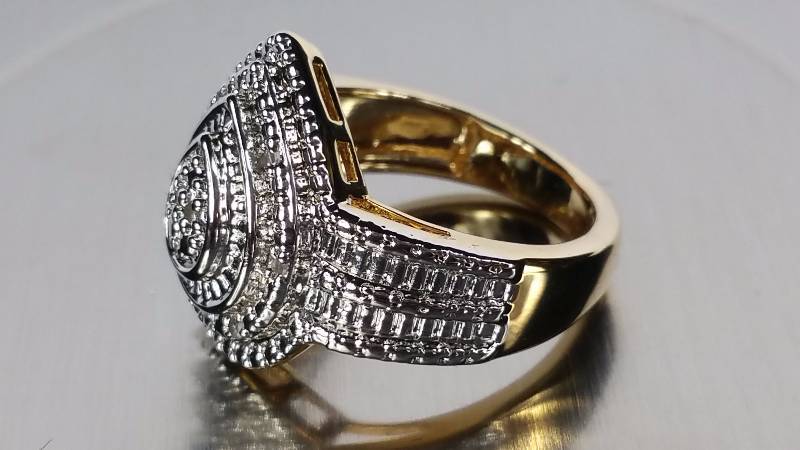 lot 198 image: Diamond Ring