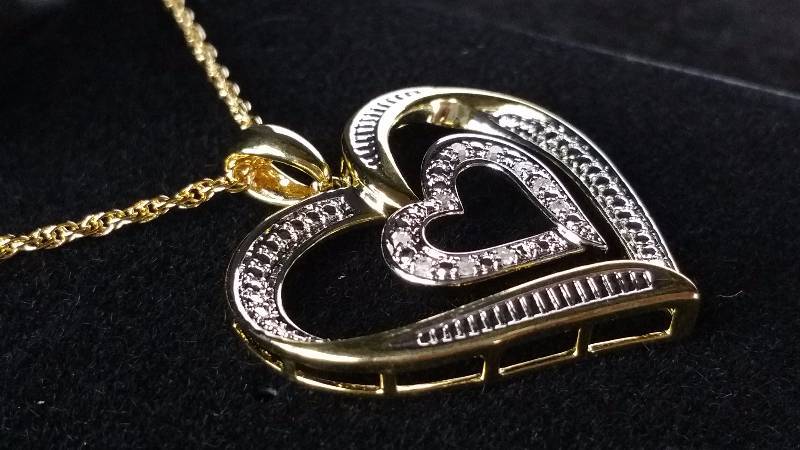 lot 199 image: Diamond Necklace