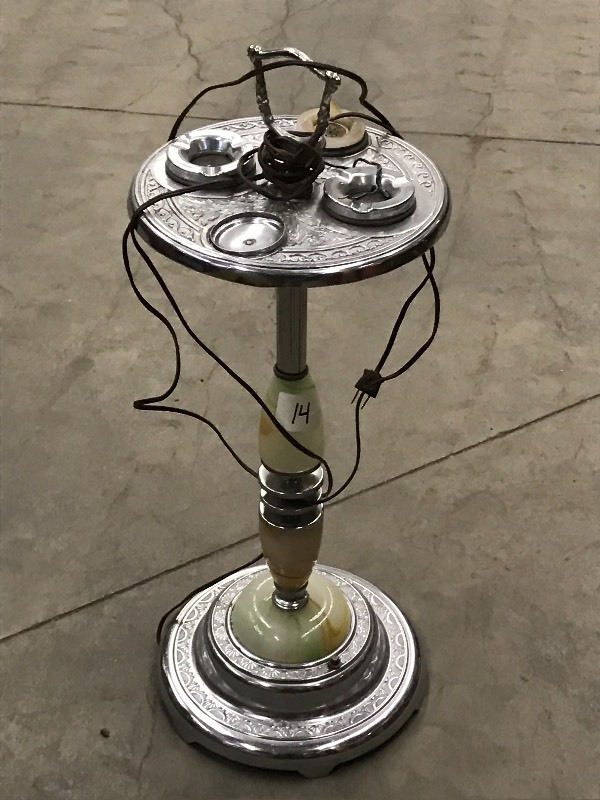 lot 14 image: Unique 28 Ash Tray With 115Volt Ci...