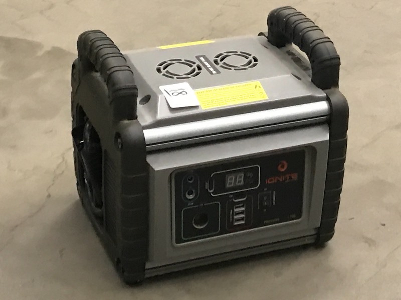 lot 18 image: Ignite Portable 12Volt Jump Pack Wi...