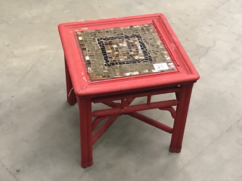 lot 23 image: VintageUnique 20x20 Mosaic Top T...