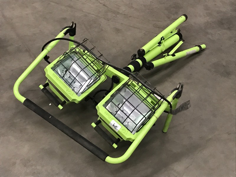 lot 24 image: Commercial Dual-Light Adjustable Wo...
