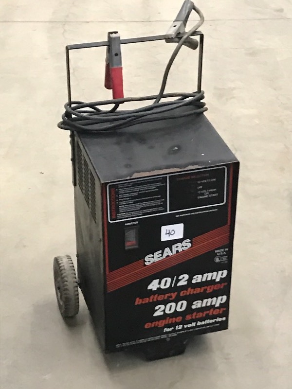 lot 40 image: Sears 240200 Amp 12Volt Battery C...