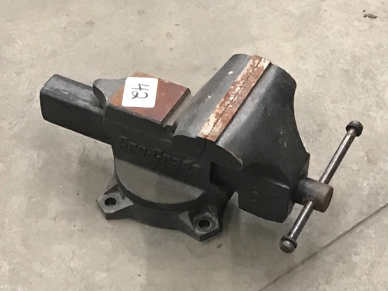 lot 42 image: Pro-Grade Bench Vise With 6 Jaw ...