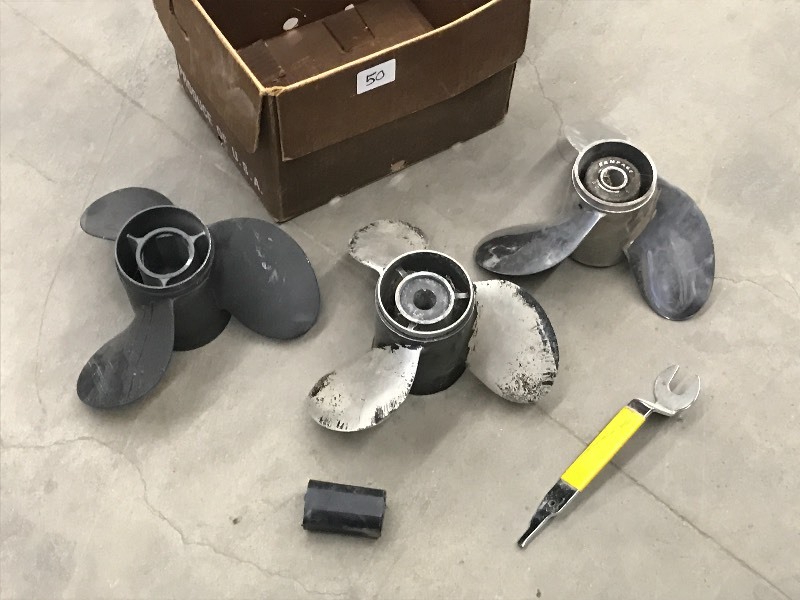 lot 50 image: Box Of (3) Assorted Boat Motor Prop...