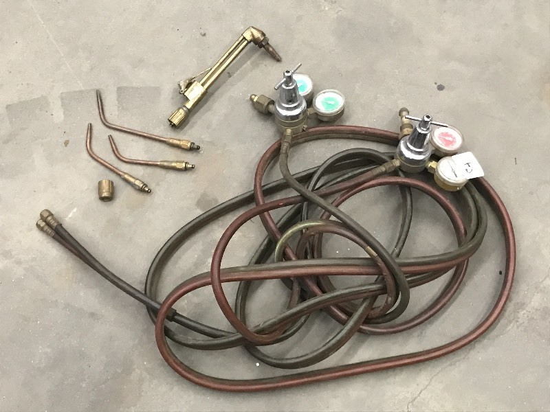 lot 84 image: Oxi-Acetylene Hose & Gauge Set With...
