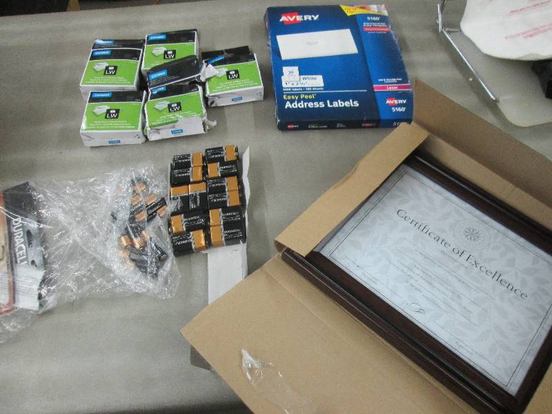 lot 5 image: 12 -9V and 11 AA Duracell Batteries...