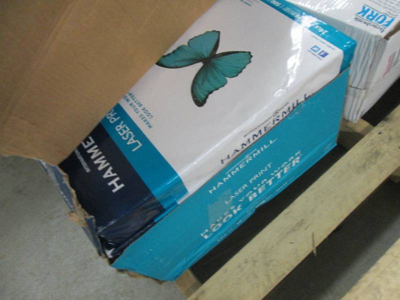 lot 18 image: Open Case Hammermill 24 lb 11x17 in...