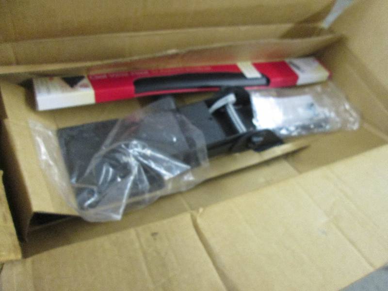 lot 22 image: Standard 3M Keyboard Platform, open...