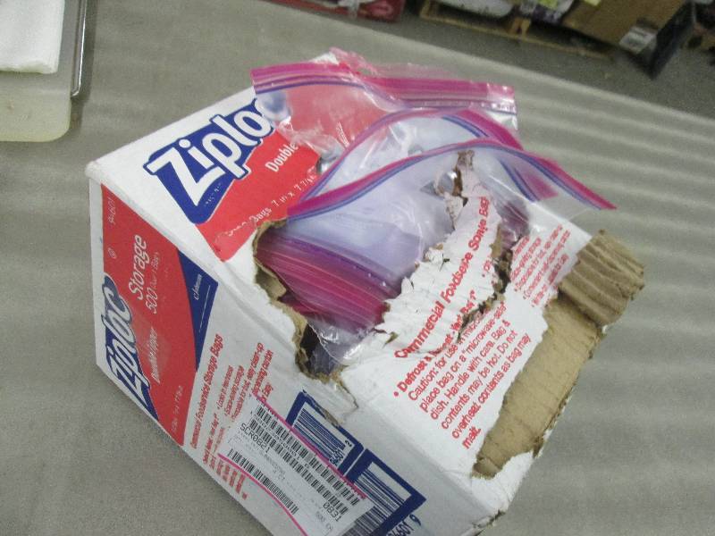 lot 25 image: Damaged Box of 500 Ziploc Quart Bag...