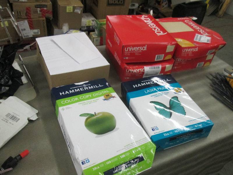 lot 33 image: 4 Boxes U niversal Top Tab File Fol...