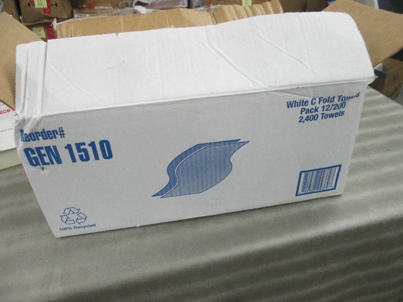 lot 44 image: Case of 2400 White C Fold paper Tow...