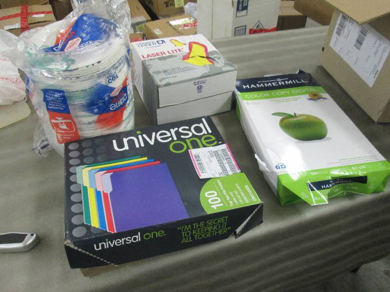 lot 86 image: Pkg of 300 6.5 inch Dixie paper pla...
