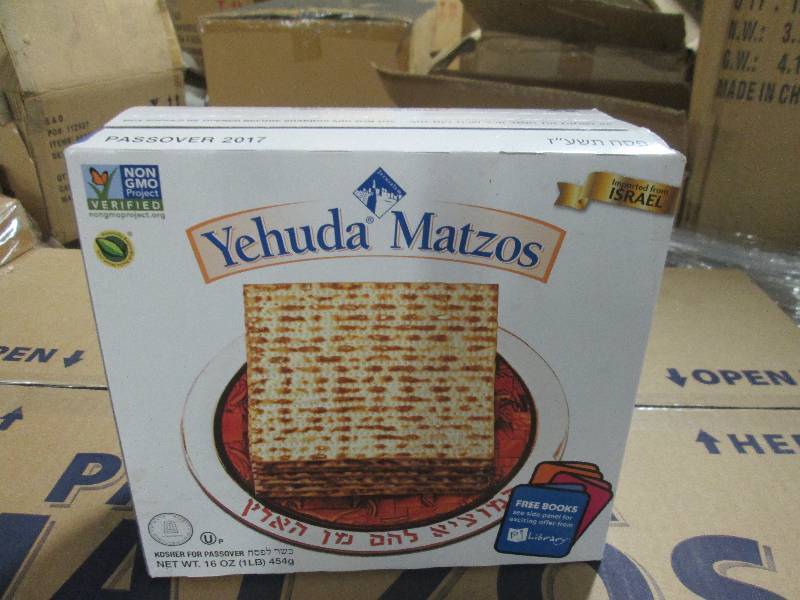 lot 200 image: Case of Yehuda Passover Matzos 6x5x...
