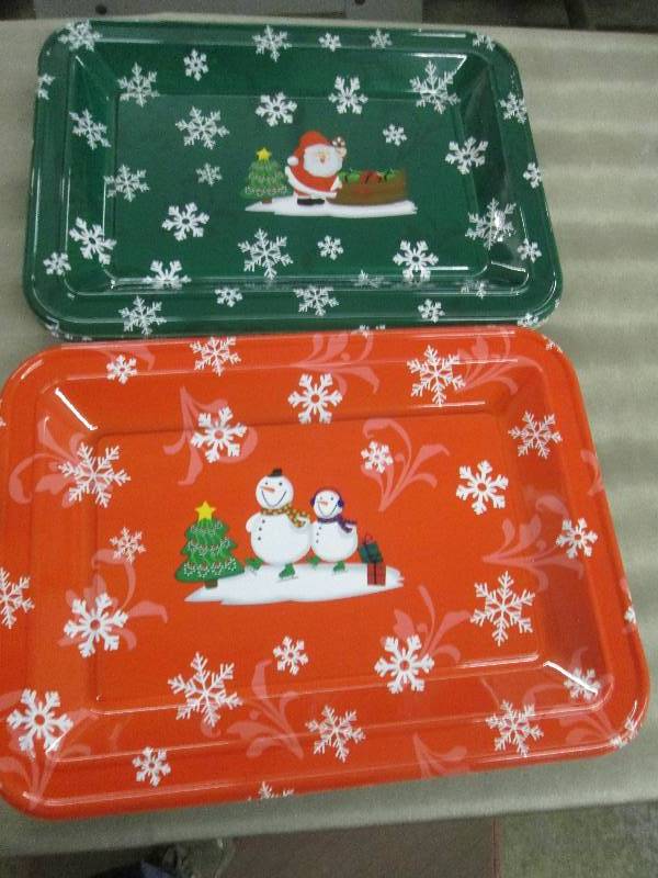 lot 206 image: Lot of 24 18x13 inch Plastic Holid...