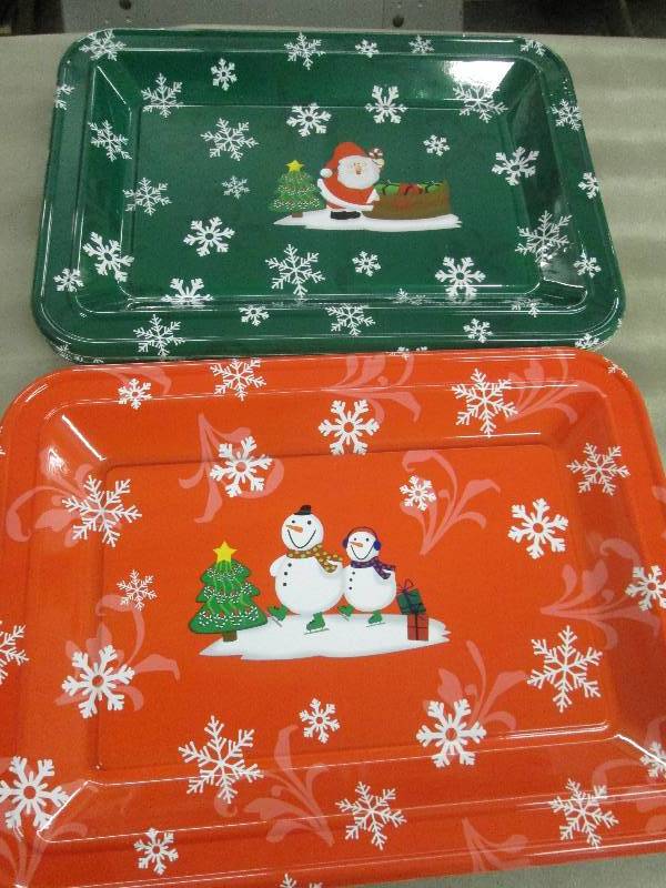 lot 207 image: Lot of 24 18x13 inch Plastic Holid...