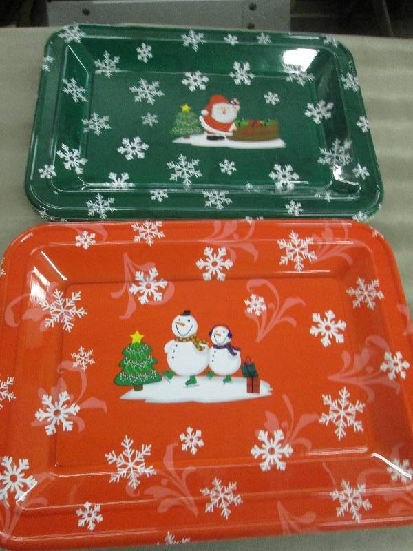 lot 213 image: Lot of 24 18x13 inch Plastic Holid...