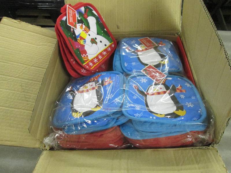 lot 221 image: Box of Holiday Themed Potholders (s...