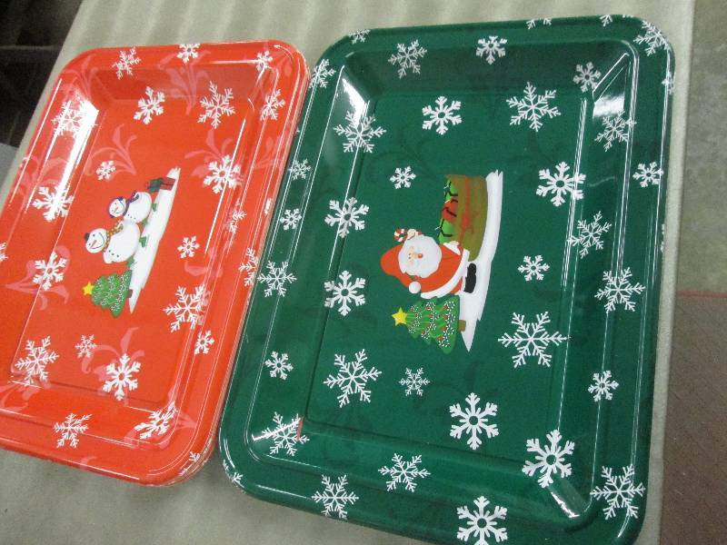 lot 243 image: Lot of 24 18x13 inch Plastic Holid...