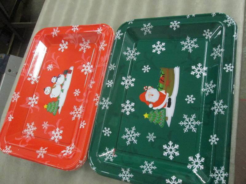 lot 244 image: Lot of 24 18x13 inch Plastic Holid...