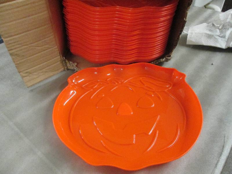 lot 249 image: Lot of 24 Halloween TrayBowls...