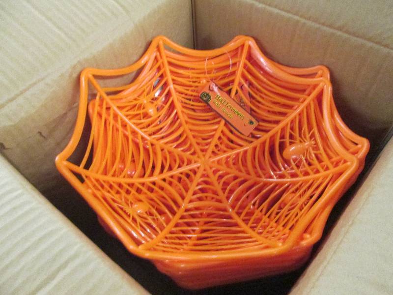 lot 253 image: Case of 24 Halloween Plastic Web B...
