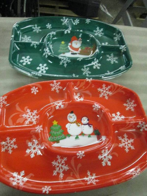 lot 259 image: Lot of 24 18x13 inch Plastic Holid...