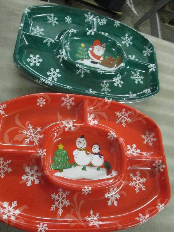 lot 260 image: Lot of 24 18x13 inch Plastic Holid...
