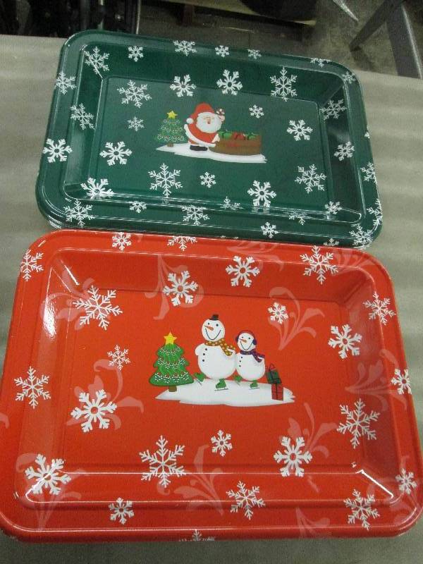 lot 263 image: Lot of 24 18x13 inch Plastic Holid...