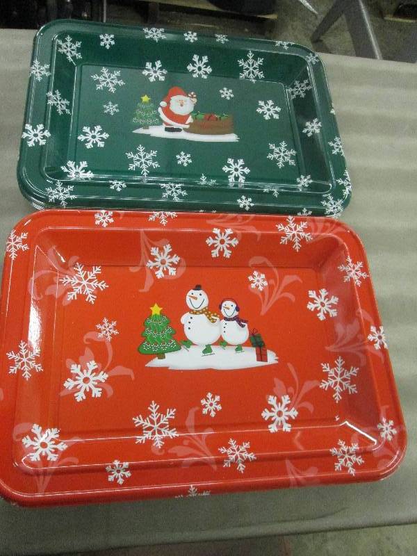 lot 264 image: Lot of 24 18x13 inch Plastic Holid...