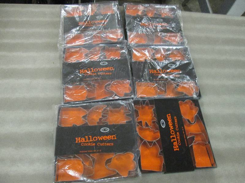 lot 271 image: Lot of 6 Halloween Cookie Cutters...