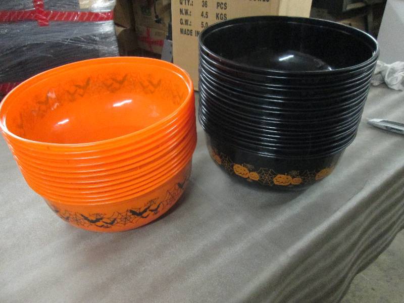 lot 272 image: Lot of 30 Halloween Bowls...