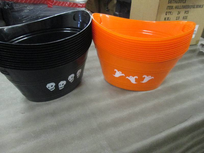 lot 276 image: Case of 24 Oval Halloween Bowls wit...