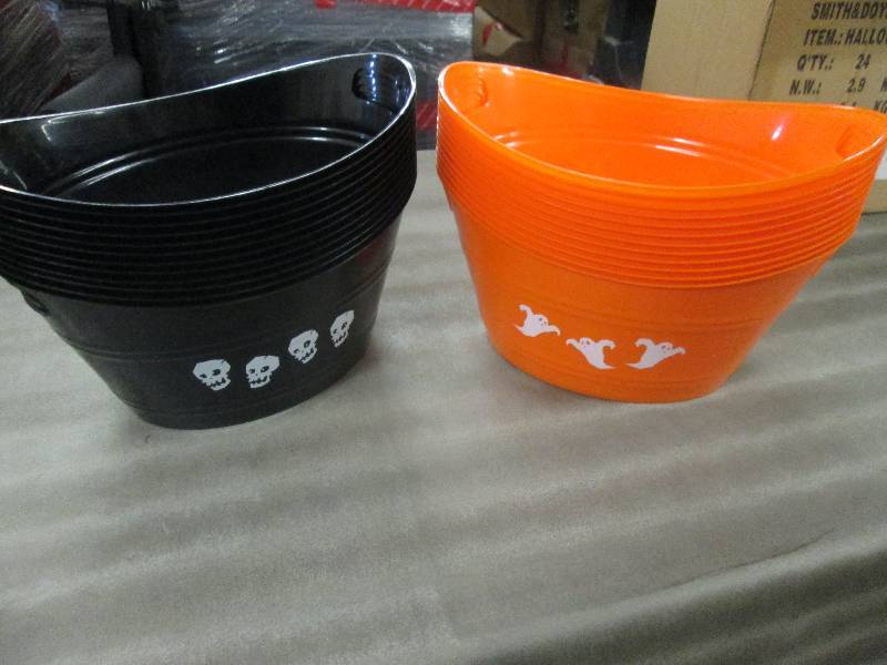 lot 277 image: Case of 24 Oval Halloween Bowls wit...