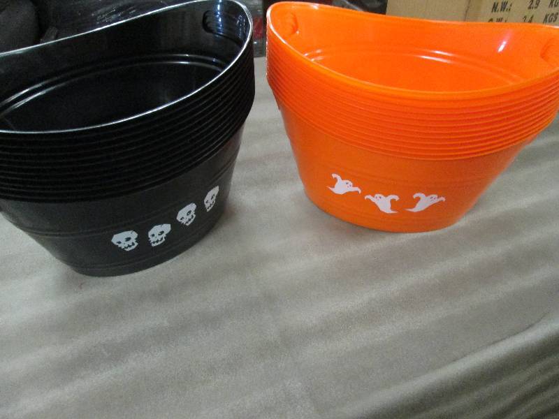 lot 279 image: Case of 24 Oval Halloween Bowls wit...