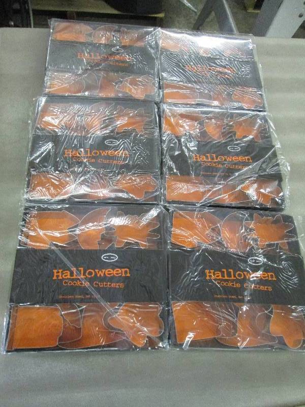 lot 283 image: Lot of 6 Halloween Cookie Cutters...