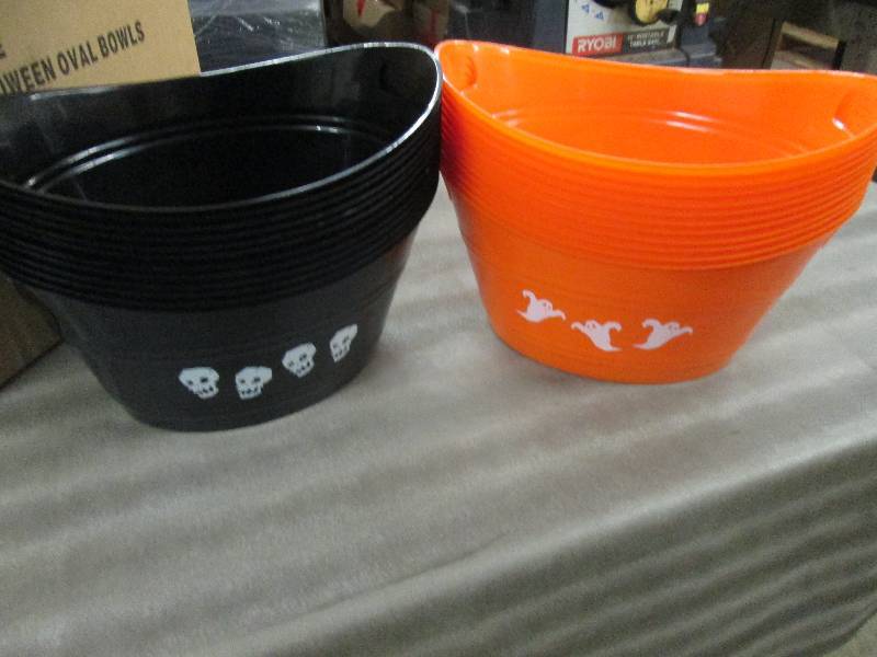 lot 297 image: Case of 24 Oval Halloween Bowls wit...