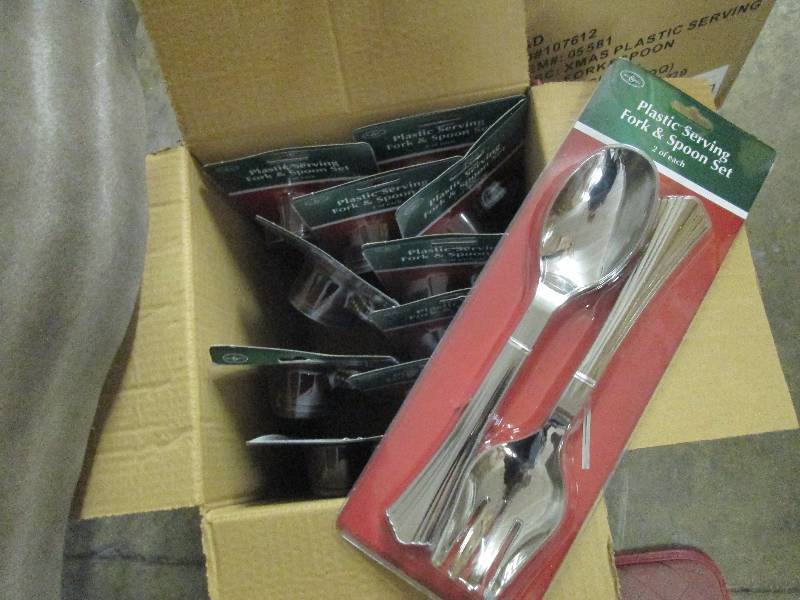 lot 303 image: Lot of 12 Fork & Spoon Plastic Serv...