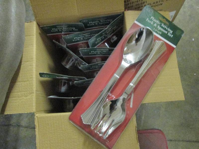 lot 304 image: Lot of 12 Fork & Spoon Plastic Serv...