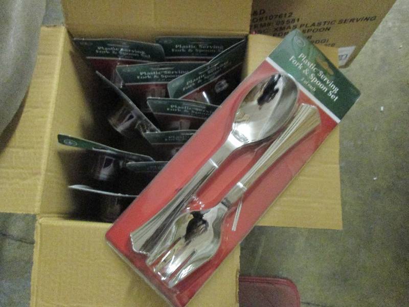 lot 305 image: Lot of 12 Fork & Spoon Plastic Serv...