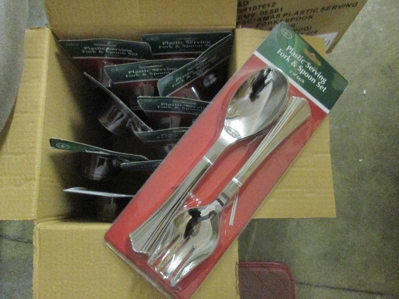 lot 309 image: Lot of 12 Fork & Spoon Plastic Serv...