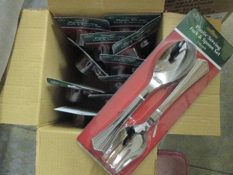 lot 311 image: Lot of 12 Fork & Spoon Plastic Serv...