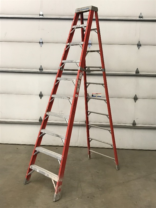 lot 22 image: Louisville FS1110 Step Ladder, 10ft...