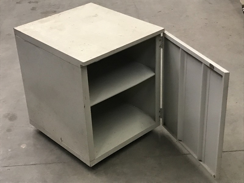lot 32 image: Toshiba 2ft Rolling Cabinet ...