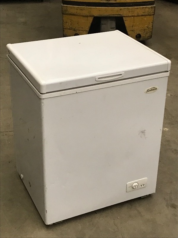 lot 42 image: Sunbeam 32 Chest Freezer, Good Con...